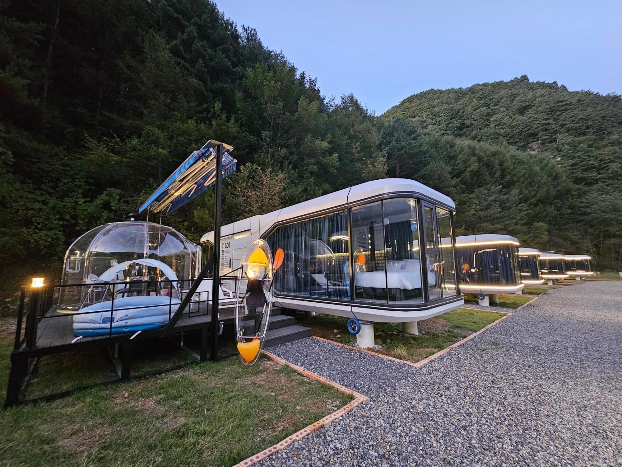 Galaxy X Hotel Type Caravan Glamping & Pension Пхёнчхан Экстерьер фото